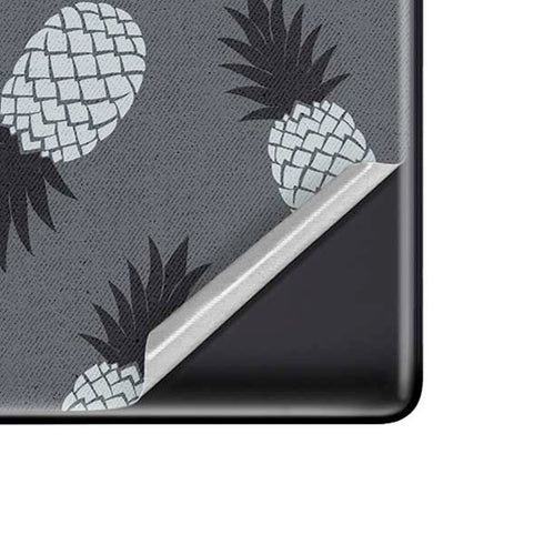 Black and White Pineapples Google Pixel 6 Pro Skin